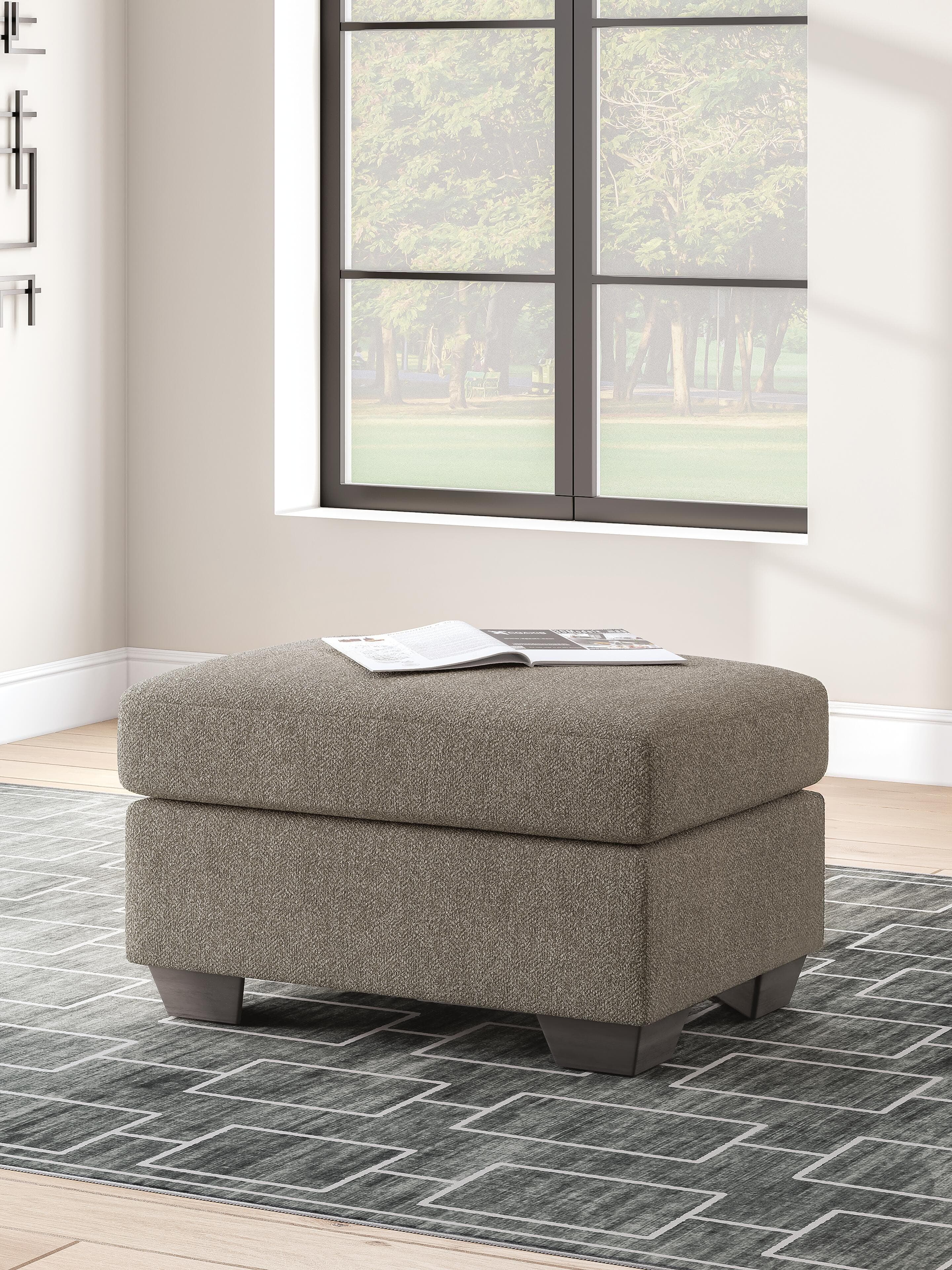 Triston-peaks Ottoman