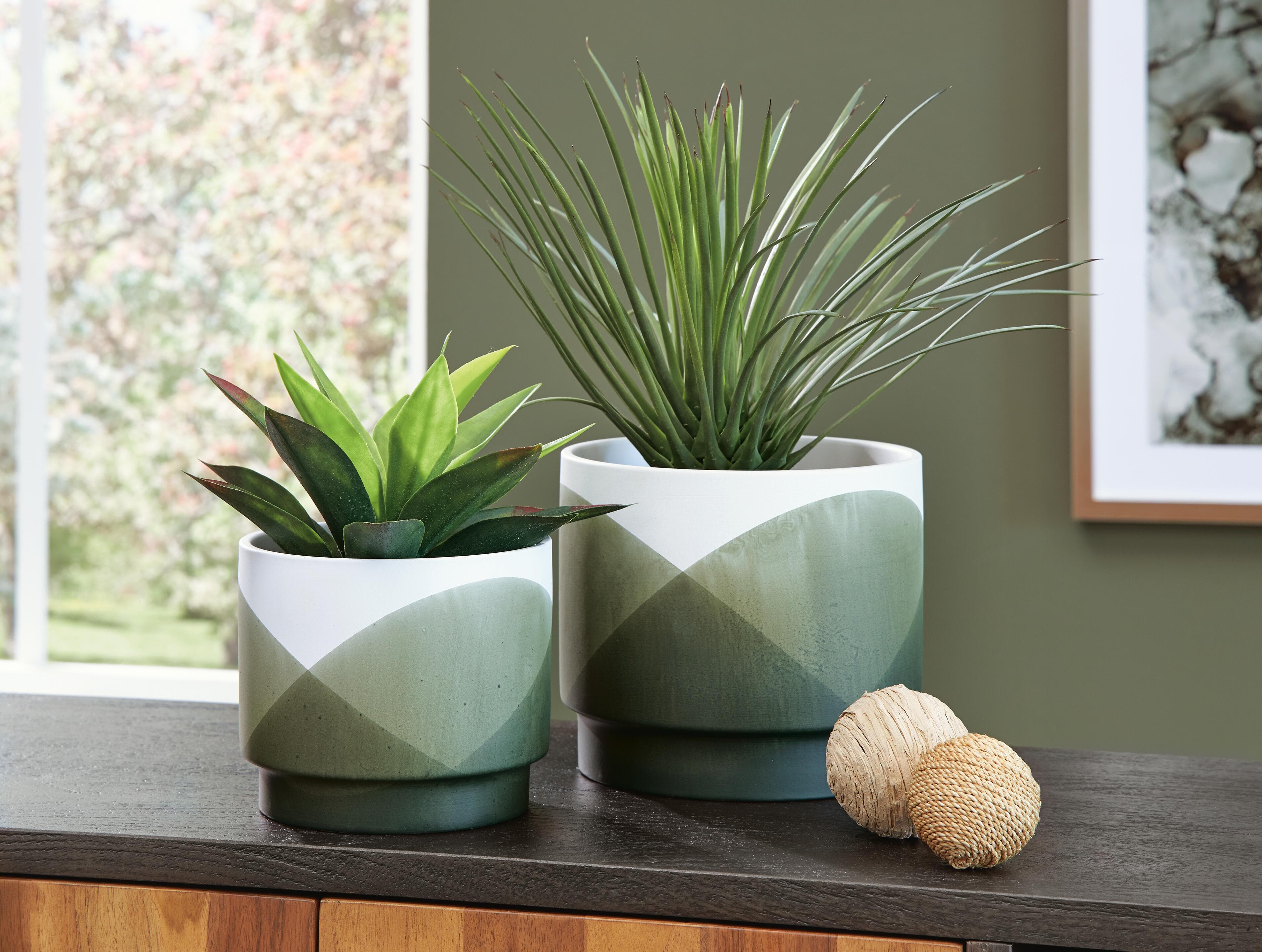 Ardenridge Planter (set of 2)