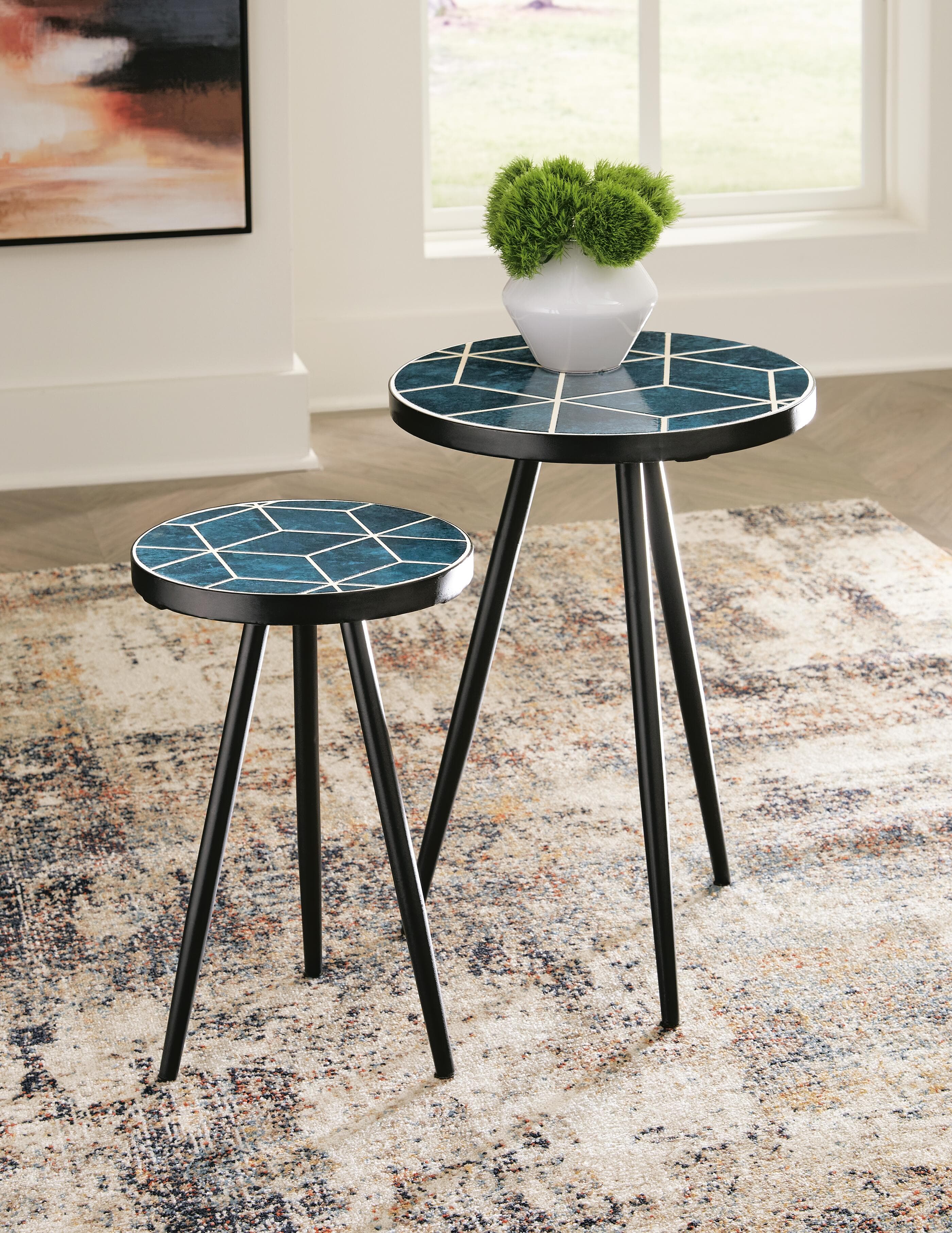 Clairbelle Accent Table (set of 2)