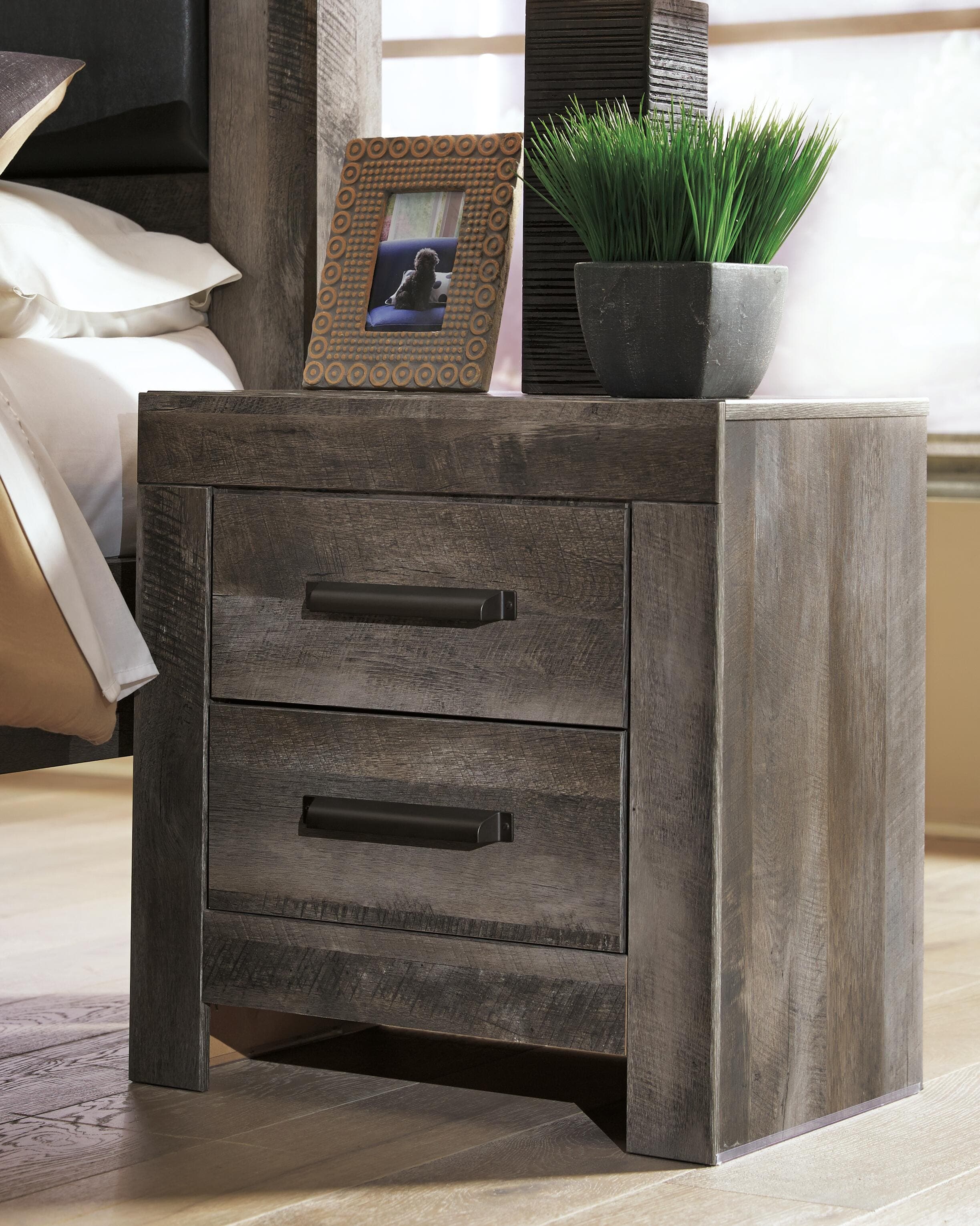Wynnlow Nightstand