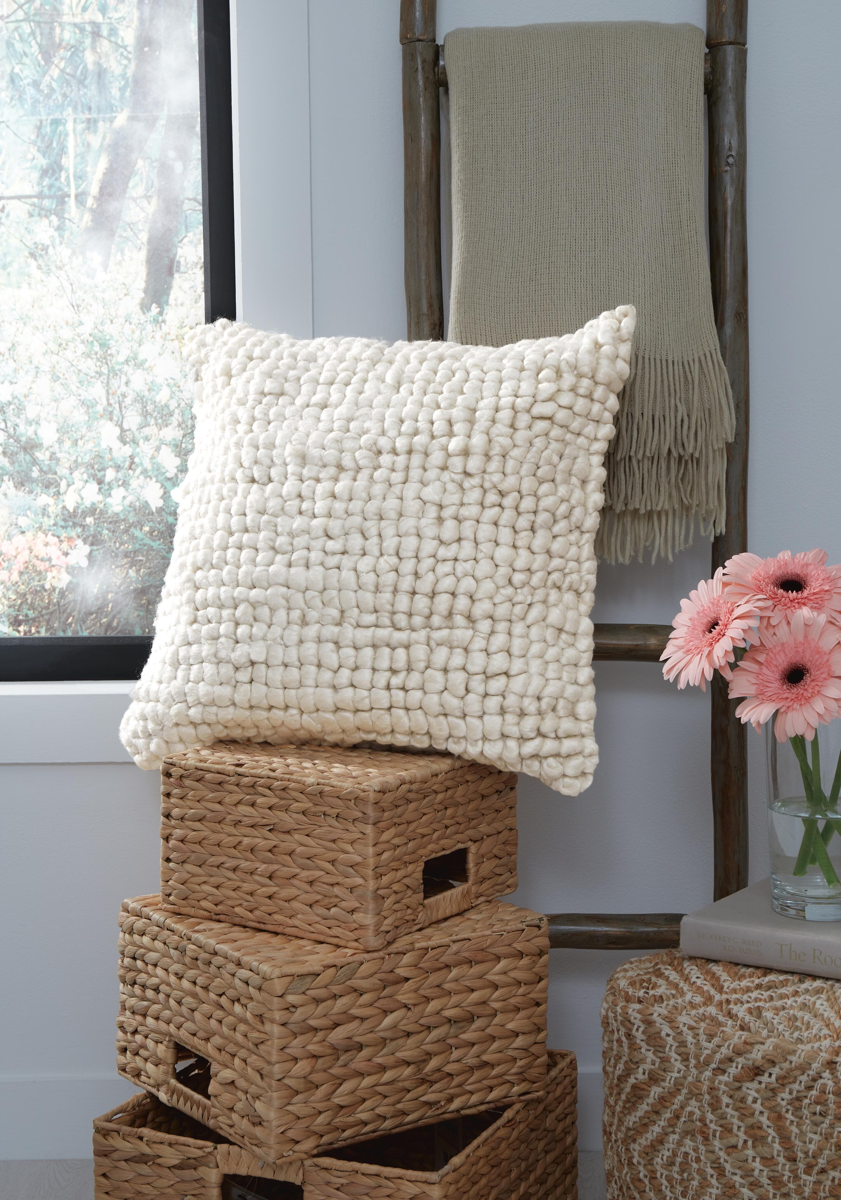 Aavie Pillow (set of 4)