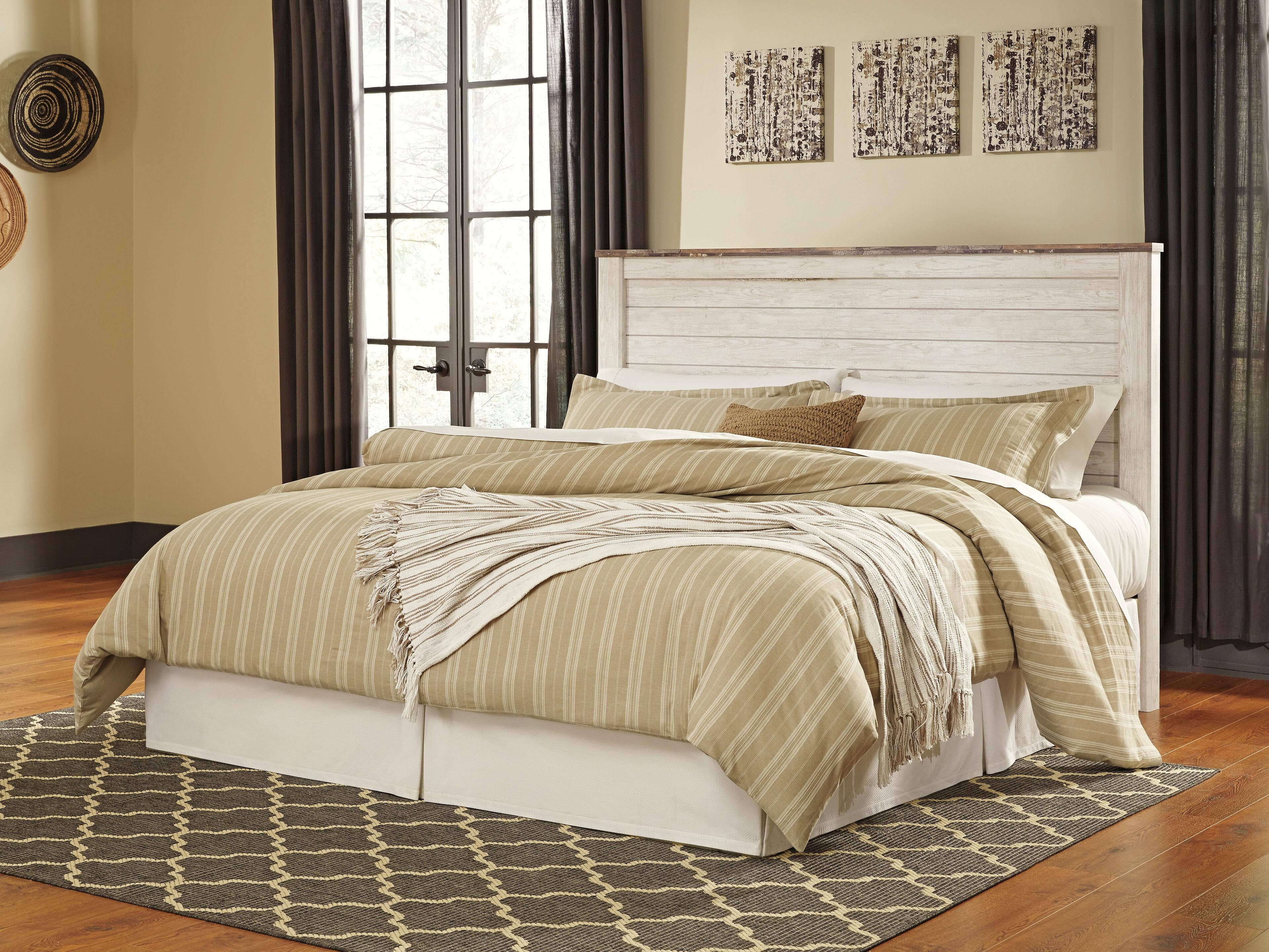 Willowton California King Panel Bed