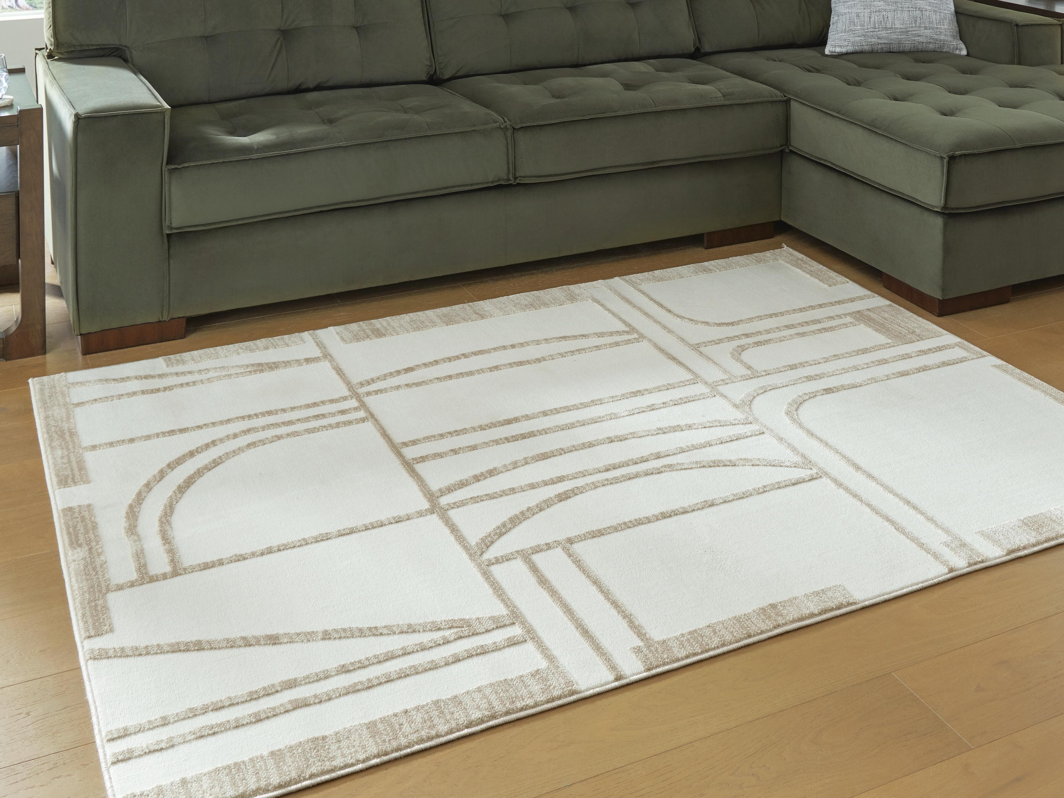 Farongrove 5'3" X 7' Area Rug